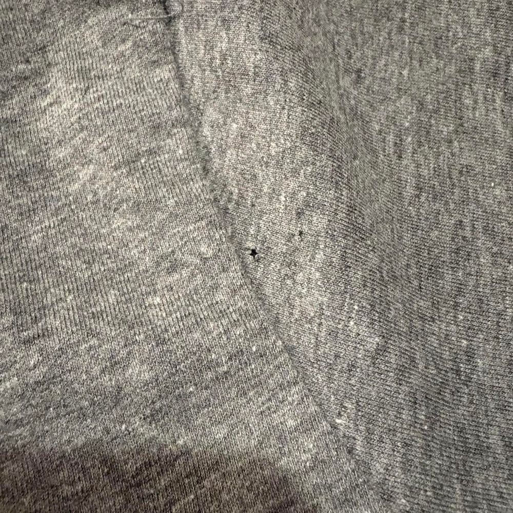 grey "Kind people are my kinda people" t-shirt, flaws shown in photos: pinholes - Picture 7 of 7